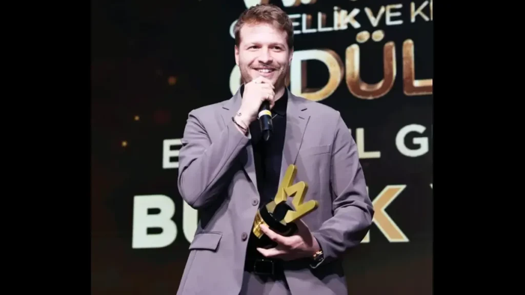 Burak Yörük wearing a luxury 4.5 million TL watch at Watsons Beauty Awards