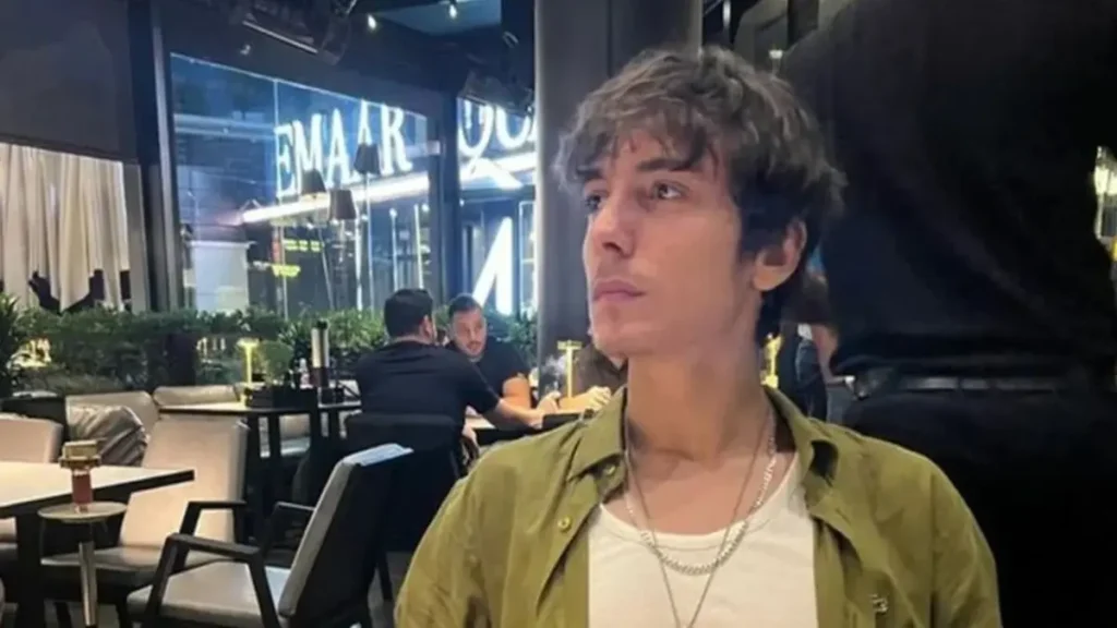 Emir Berke Zincidi in Palas Pandıras Netflix series scene