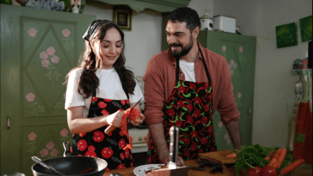 Halil İbrahim Ceyhan and Zeynep Tuğçe Bayat in %100 Aşk movie scene