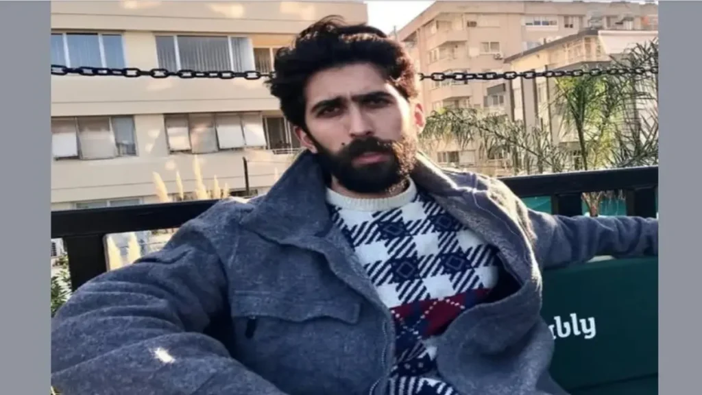 Özgür Meriç as Dodo in Eşref Rüya prison storyline scene