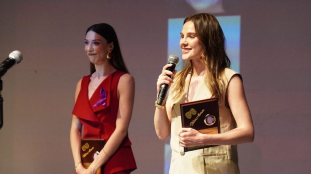 Alina Boz receiving Promising Female Actress of the Year award at Üstün Akmen Theatre Awards