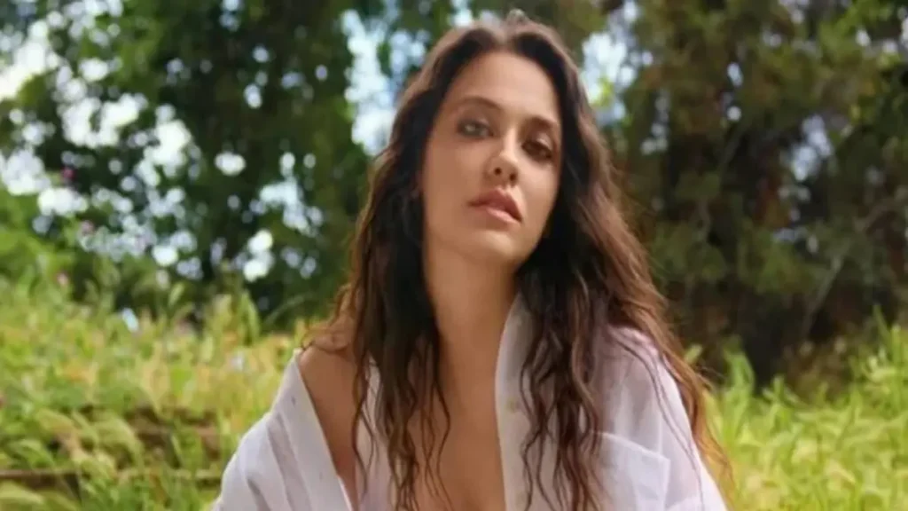 Zehra Kelleci in Mercan Köşk as Gülcan during promotional scene